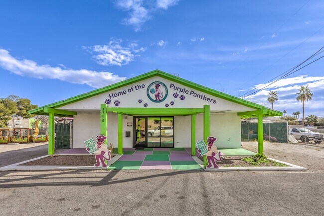 Plus de détails pour 3710 S Sandhill Rd, Las Vegas, NV - Commerce de détail à vendre