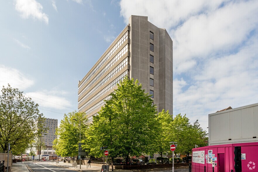 1 Linton Rd, Barking à louer - Photo du bâtiment - Image 2 de 20