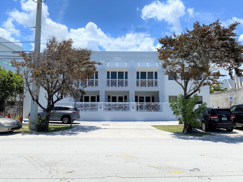 9830 SW 77th Ave, Miami, FL à louer - Photo du bâtiment - Image 1 de 10