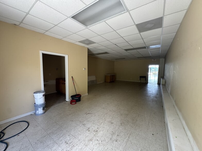 1275 S Houston Lake Rd, Warner Robins, GA for lease - Interior Photo - Image 2 of 3