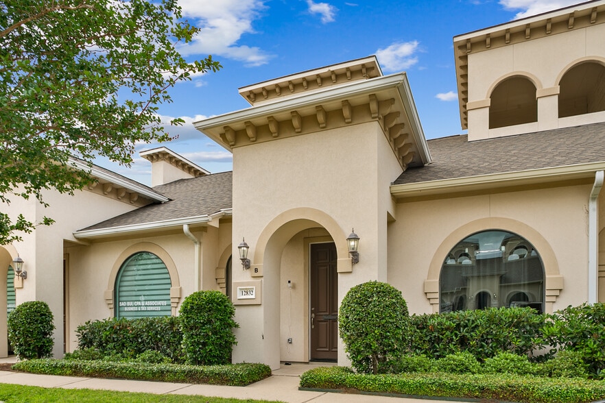 12832 Willow Centre Dr, Houston, TX à vendre - Photo du bâtiment - Image 2 de 10