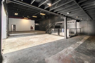 813 Hollywood Rd NW, Atlanta, GA for lease Interior Photo- Image 2 of 9