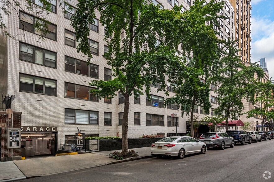420 E 51st St, New York, NY à louer - Photo du bâtiment - Image 3 de 8