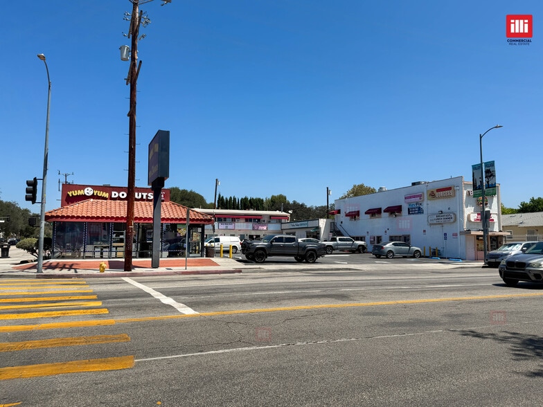 11685 Magnolia Blvd, North Hollywood, CA for lease - Building Photo - Image 3 of 10
