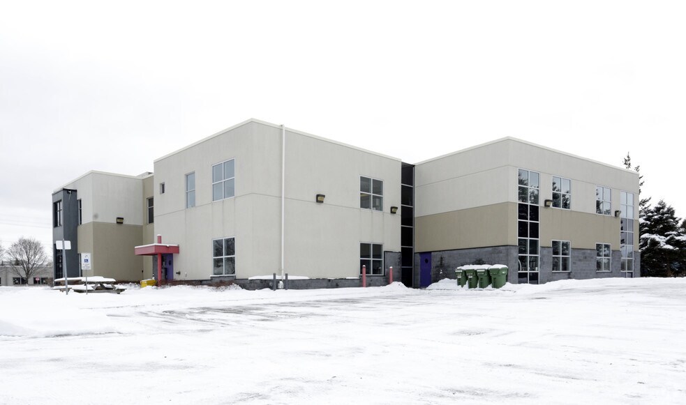 2460 Don Reid Dr, Ottawa, ON à vendre - Photo du bâtiment - Image 2 de 2