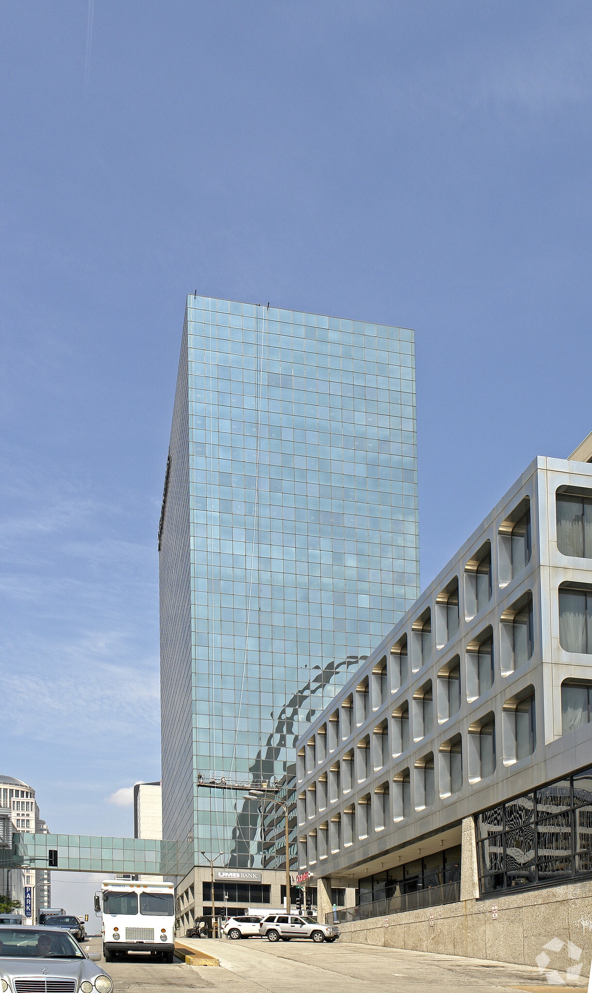 10 S Broadway, Saint Louis, MO à louer Photo principale- Image 1 de 11