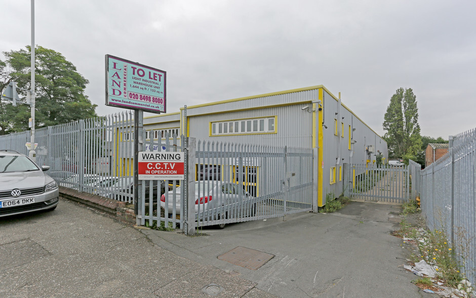 15-17 Roebuck Rd, Ilford for lease - Primary Photo - Image 1 of 5