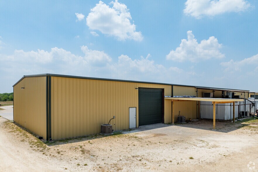 410 Millennium Dr, Kyle, TX à louer - Photo du bâtiment - Image 3 de 20