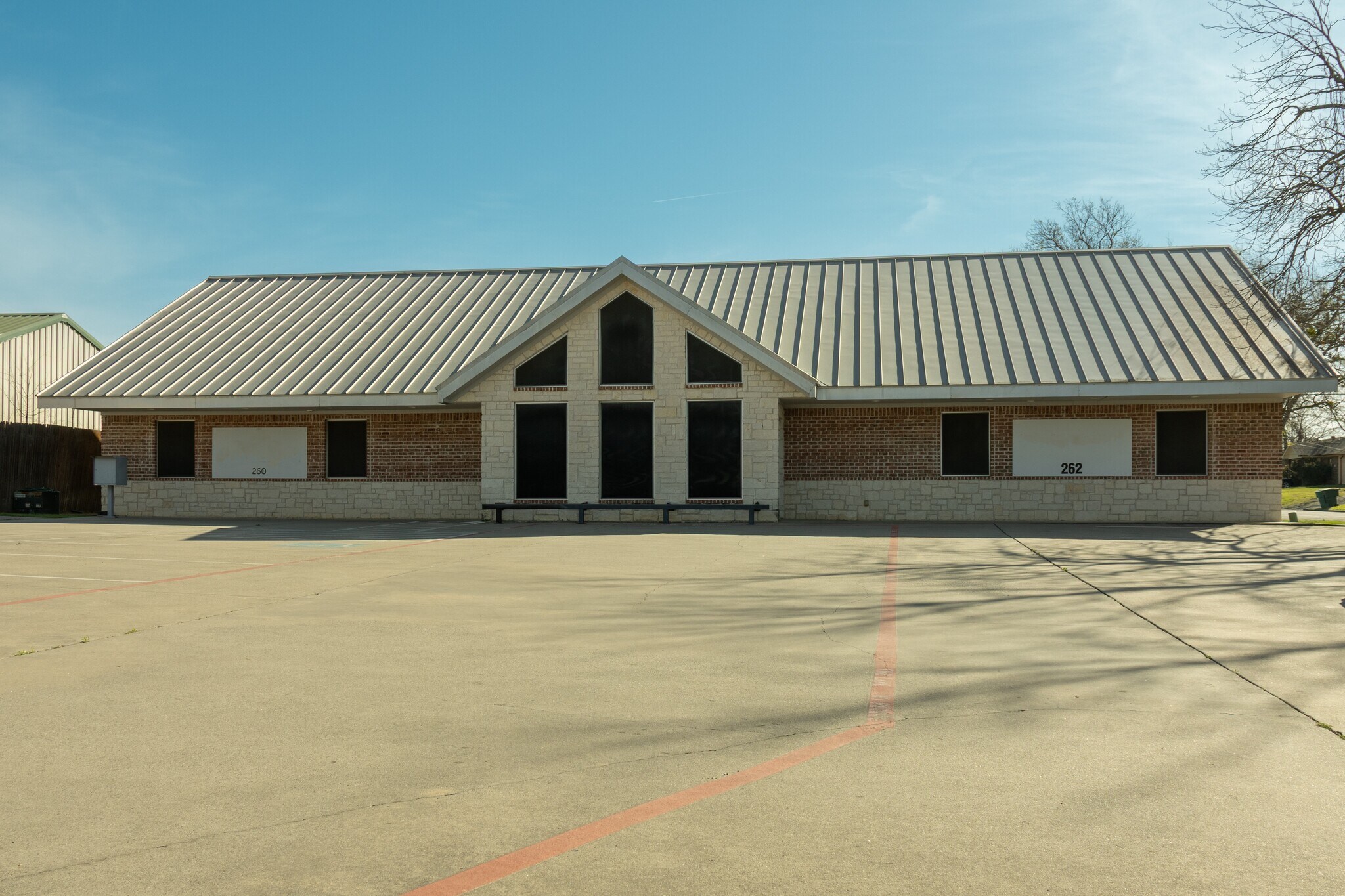 200 E Evergreen St, Sherman, TX for lease Building Photo- Image 1 of 3