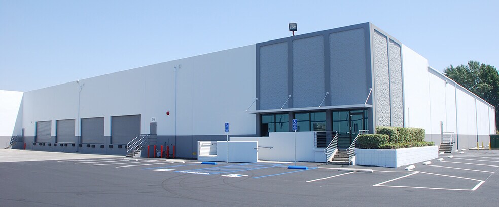 8190 Byron Rd, Whittier, CA à louer - Photo du bâtiment - Image 2 de 4