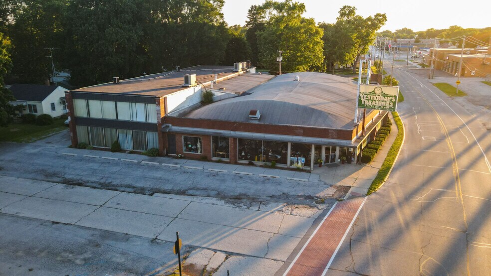 700 Broadway Ave, Chesterton, IN à vendre - Photo du bâtiment - Image 2 de 11
