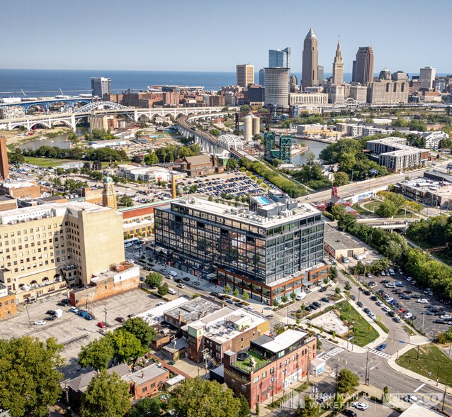 2070 W 25th St, Cleveland, OH for lease - Building Photo - Image 2 of 4