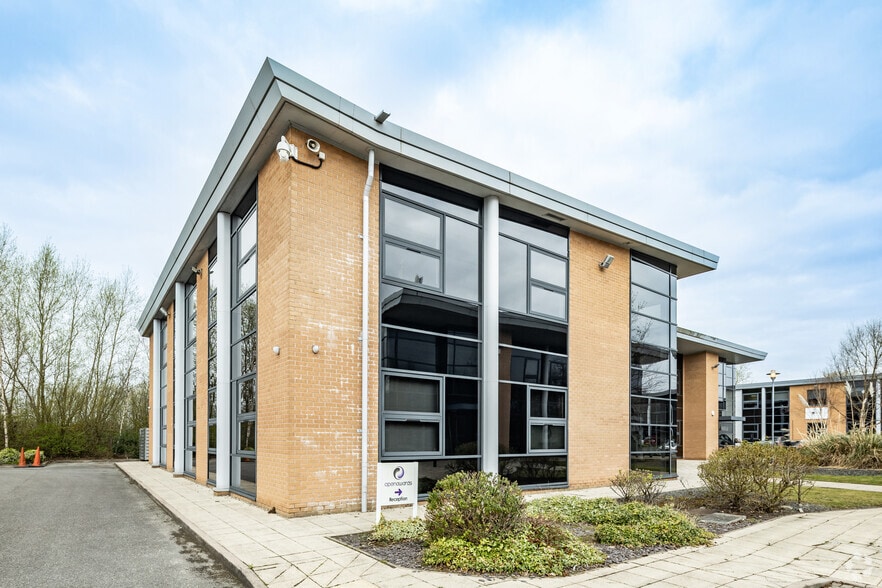 De Havilland Dr, Liverpool for lease - Building Photo - Image 2 of 3