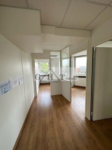 Office in Montreuil for lease - Interior Photo - Image 2 of 12