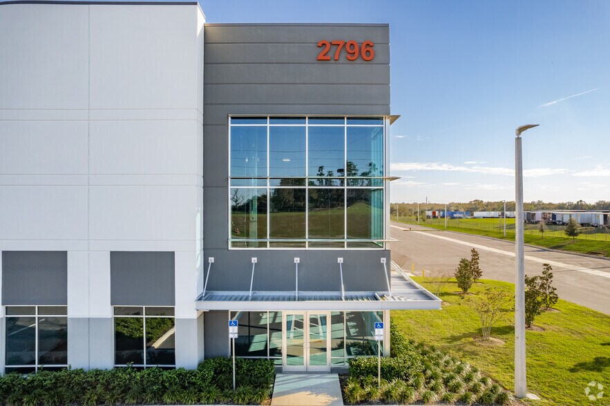 2796 NW 35th St, Ocala, FL à louer - Photo du bâtiment - Image 3 de 16