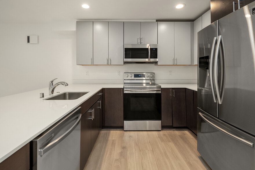 9021 17th Ave SW, Seattle, WA for sale - Building Photo - Image 3 of 15
