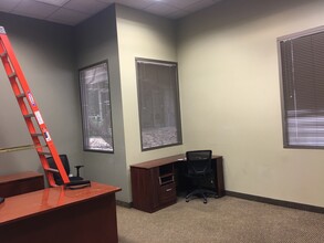 64 N Pecos Rd, Henderson, NV à louer Photo intérieure- Image 1 de 5