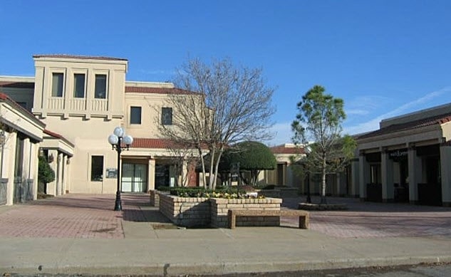 2611 Plaza Pky, Wichita Falls, TX à louer - Photo du bâtiment - Image 3 de 9