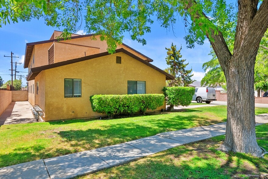 44751 N Fern Ave, Lancaster, CA for sale - Building Photo - Image 2 of 12