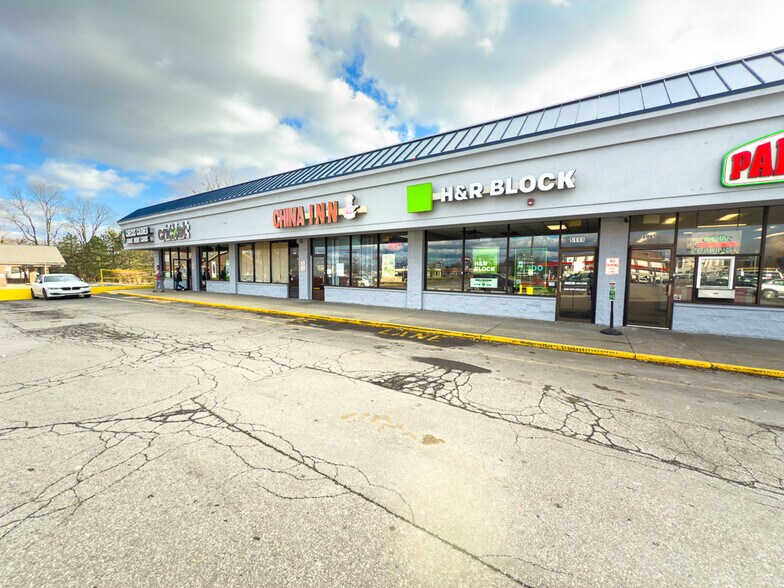 5173 W Washington St, Indianapolis, IN à vendre - Photo du bâtiment - Image 2 de 19