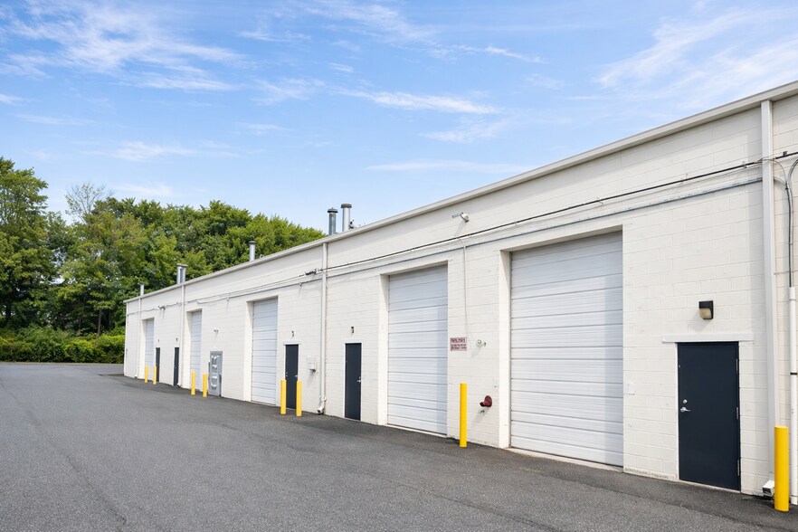 100 Naamans Rd, Claymont, DE à louer - Photo du bâtiment - Image 2 de 5