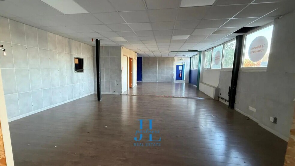 Retail in Pessac for lease - Interior Photo - Image 3 of 8