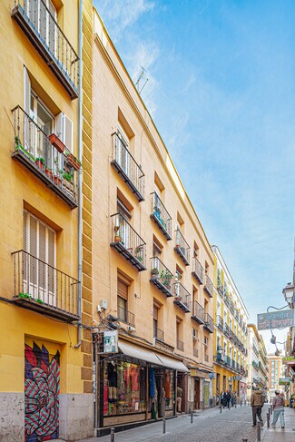 Plus de détails pour Multi-résidentiel à vendre