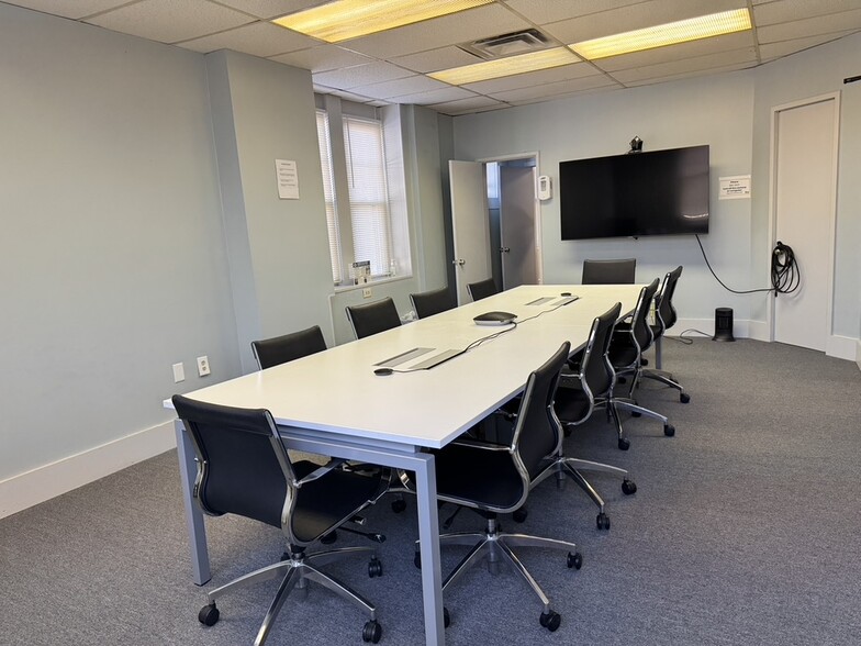 35 Center St, Chicopee, MA for lease - Building Photo - Image 3 of 6