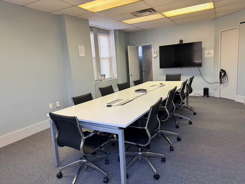 35 Center St, Chicopee, MA à louer - Photo du bâtiment - Image 3 de 6