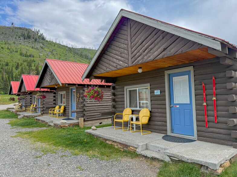 113 Main St W, Cooke City, MT à vendre - Photo du bâtiment - Image 2 de 9