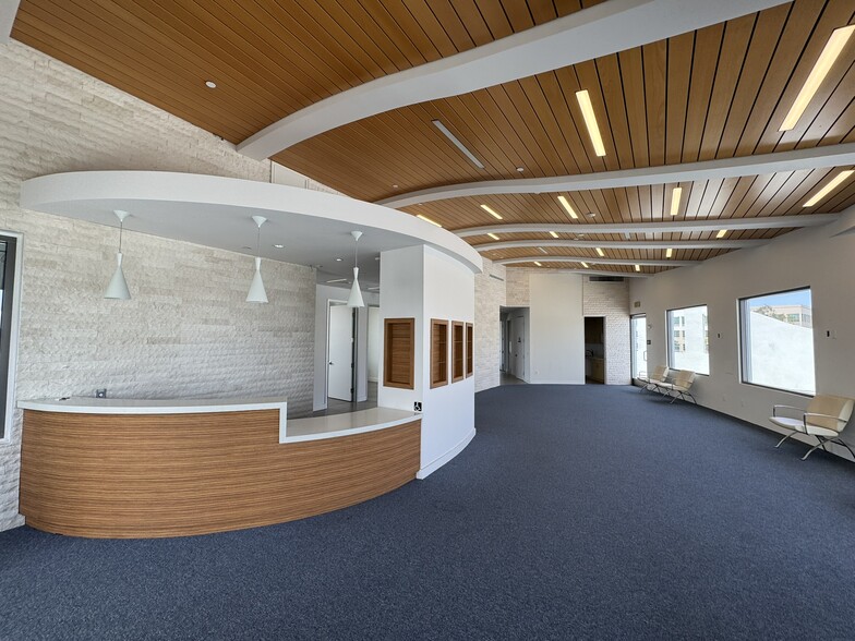 495 N Old Newport Blvd, Newport Beach, CA for lease - Building Photo - Image 3 of 11