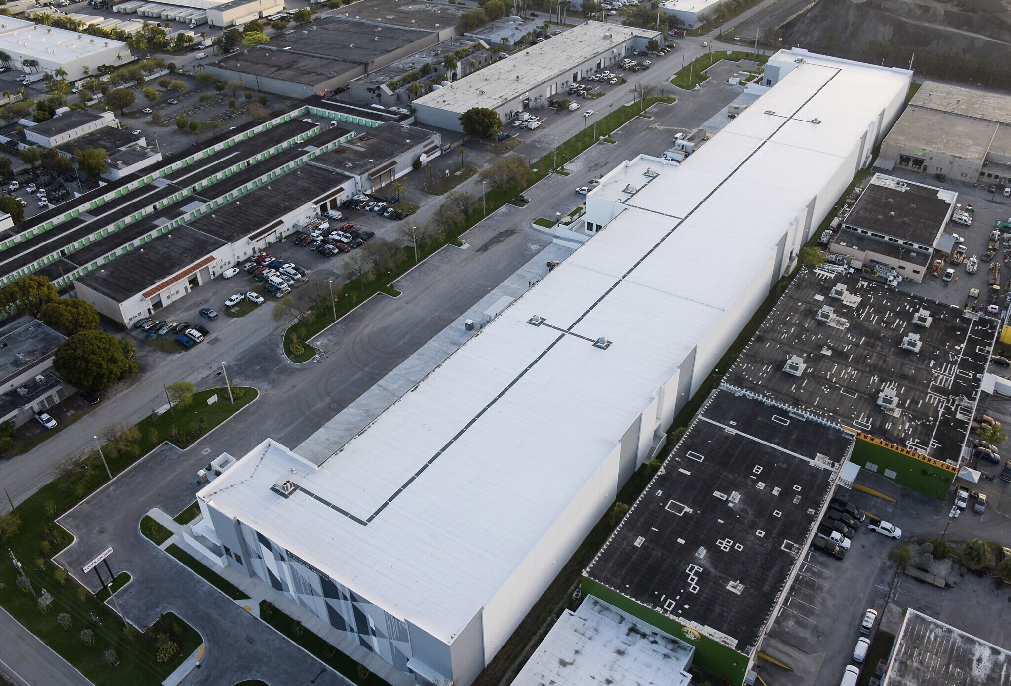 4995 NW 77th Ave, Miami, FL à louer Photo principale- Image 1 de 6