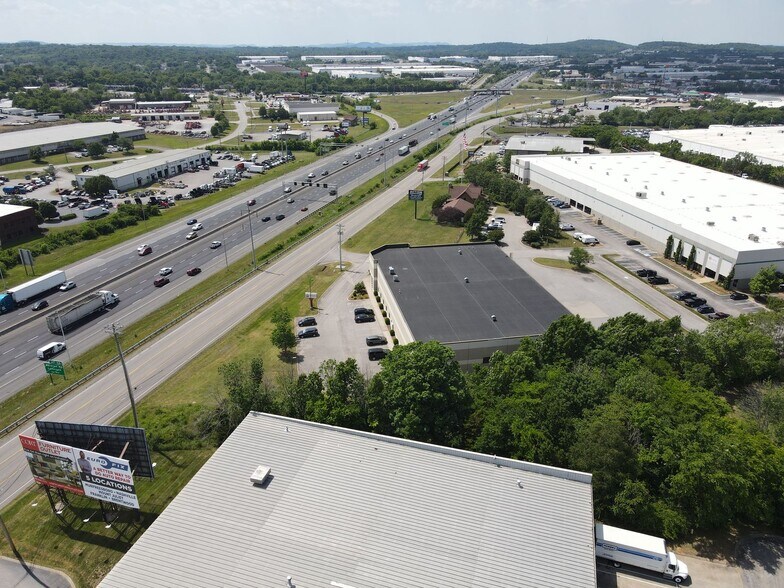 225 Industrial Blvd, La Vergne, TN à vendre - Photo du bâtiment - Image 2 de 6