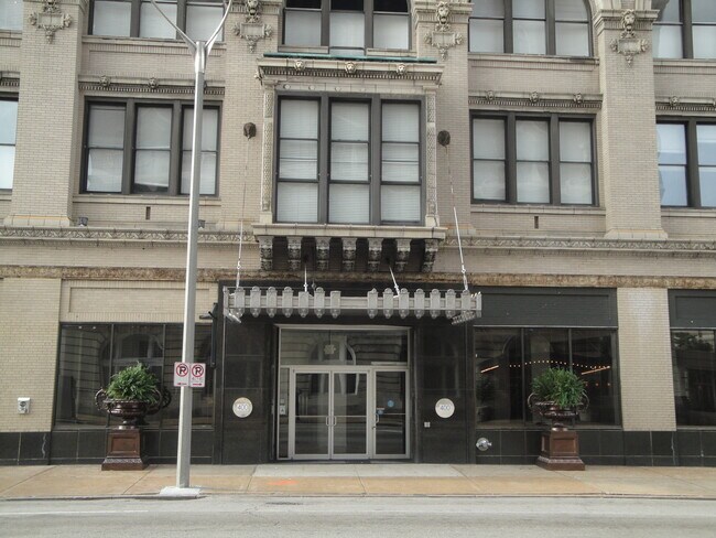 Plus de détails pour 400 Washington Ave, Saint Louis, MO - Commerce de détail à louer