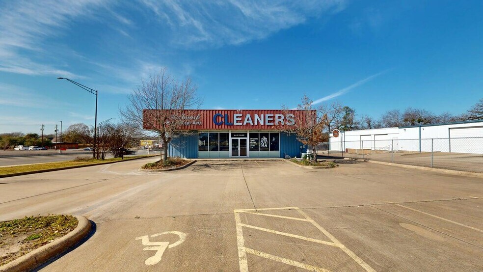 3611 S College Ave, Bryan, TX à vendre - Photo principale - Image 1 de 1
