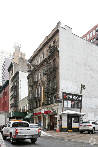 136-138 W 28th St, New York, NY for lease - Primary Photo - Image 1 of 4