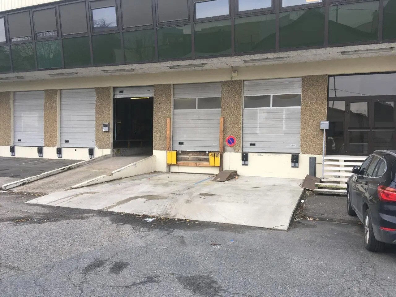 Office in Vitry-sur-Seine for lease Building Photo- Image 1 of 5