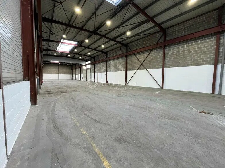 Flex in Le Thillay for lease - Building Photo - Image 3 of 10