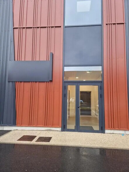 Flex dans SAINT-OUEN-L'AUMONE à louer - Photo du bâtiment - Image 2 de 7