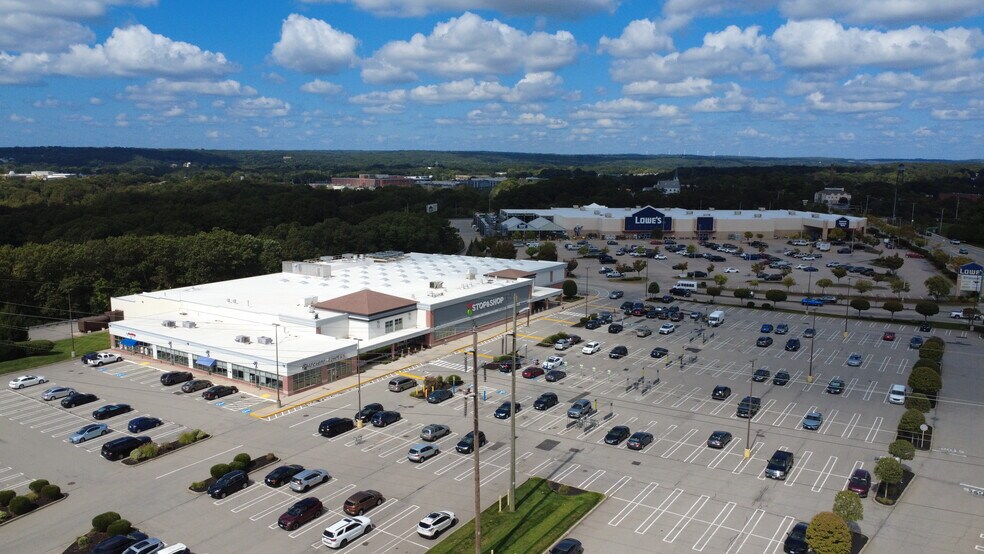 555-615 Greenwich Ave, Warwick, RI à louer - Photo du bâtiment - Image 3 de 8