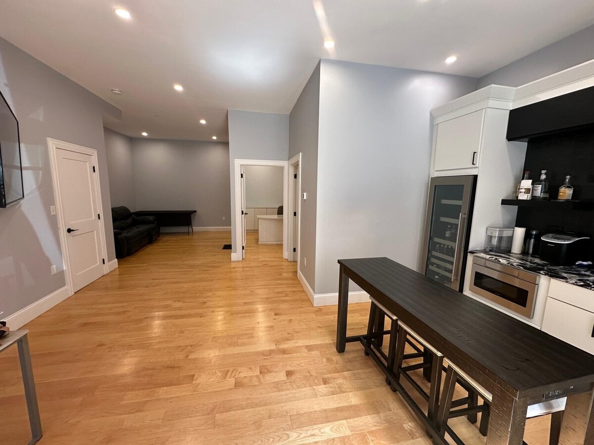 129-131 N Washington St, Boston, MA 02114 - Unit 1 -  - Interior Photo - Image 2 of 8