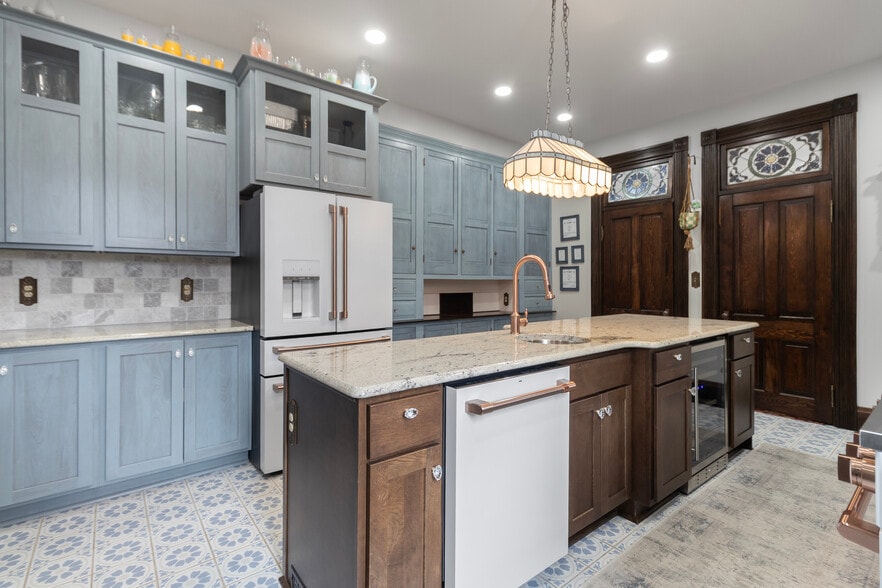 306 Main Ave, Weston, WV à vendre - Photo du bâtiment - Image 3 de 45