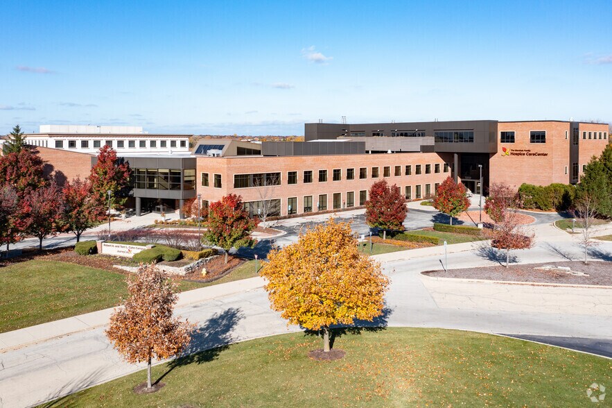 2050 Claire Ct, Glenview, IL à vendre - Photo du bâtiment - Image 2 de 6