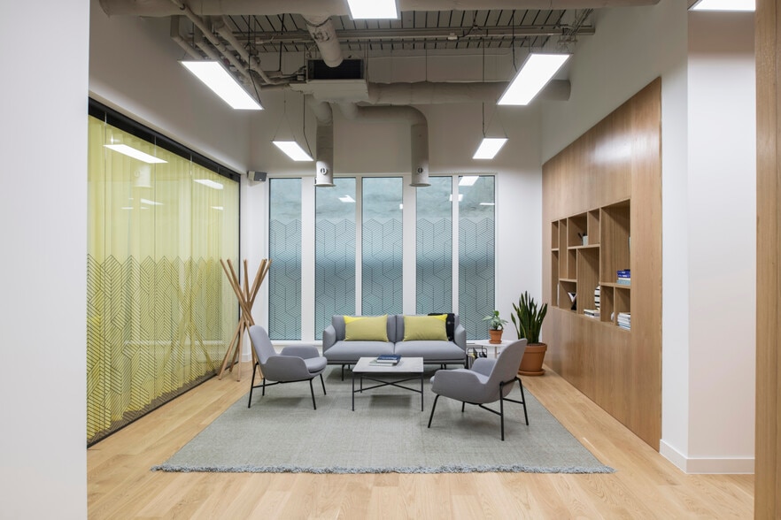 60-62 St Martins Ln, London for lease - Interior Photo - Image 3 of 10