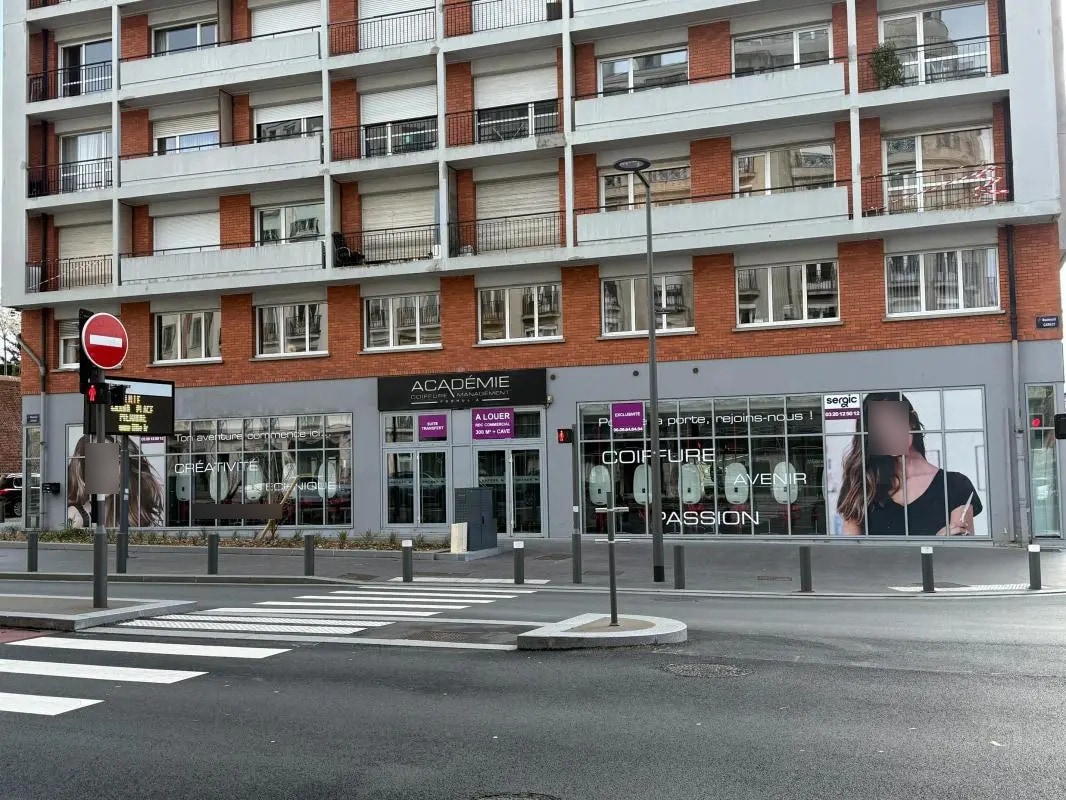 Retail in Lille for lease Building Photo- Image 1 of 8