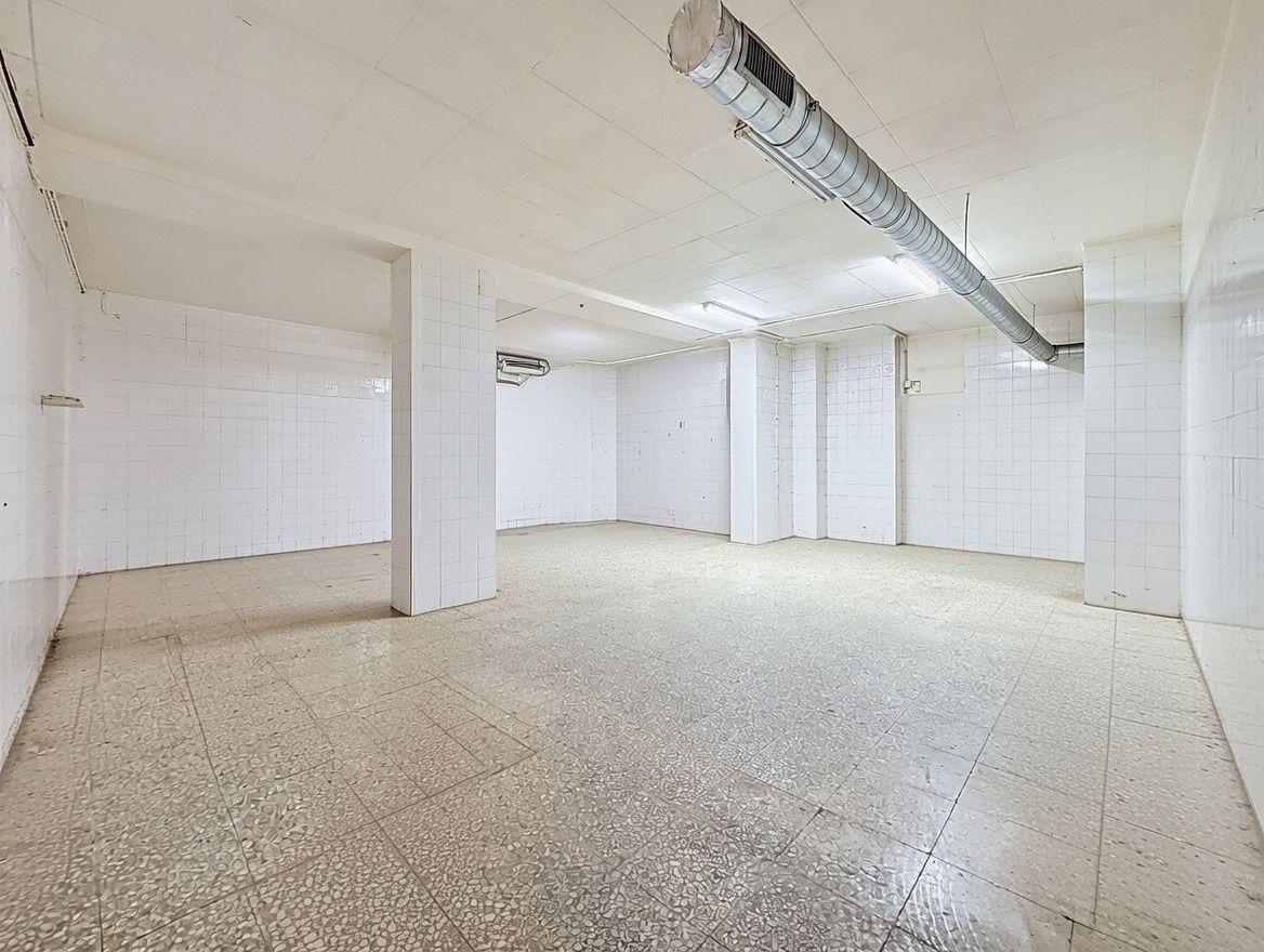 Retail in València, Valencia for lease Building Photo- Image 1 of 35