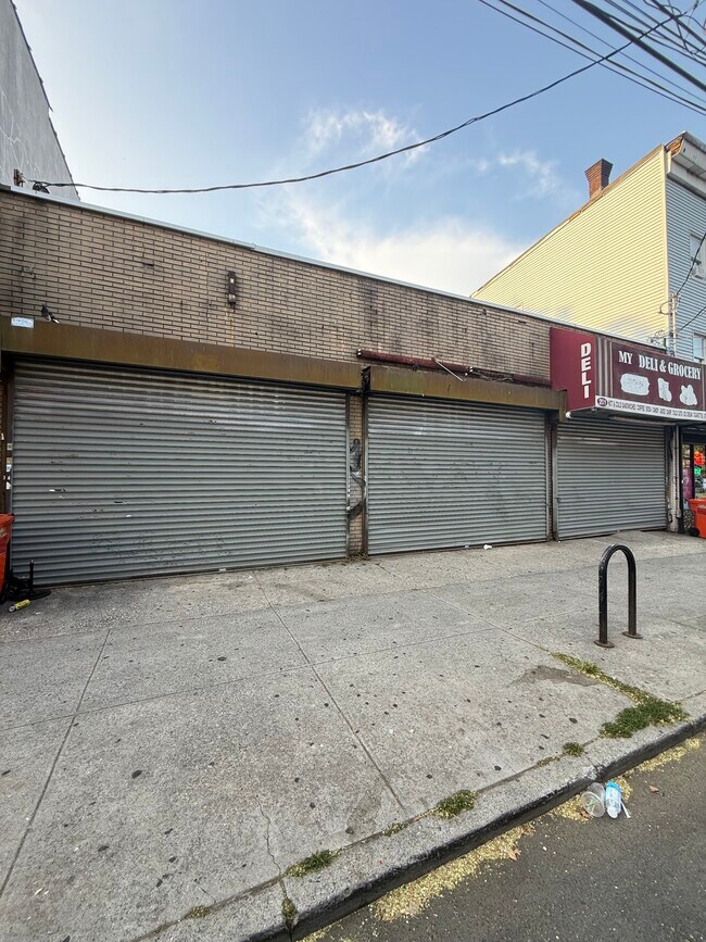 Plus de détails pour 201-205 Broad St, Staten Island, NY - Commerce de détail à louer