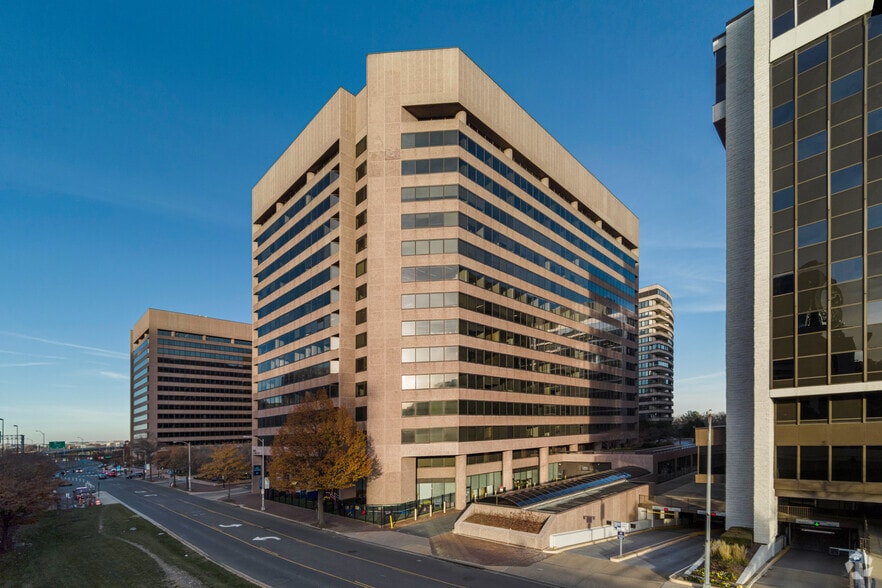 1235 S Clark St, Arlington, VA for lease - Building Photo - Image 2 of 10