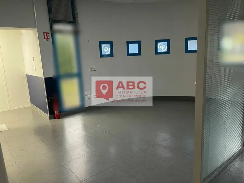 Office in Montpellier for lease - Building Photo - Image 3 of 8