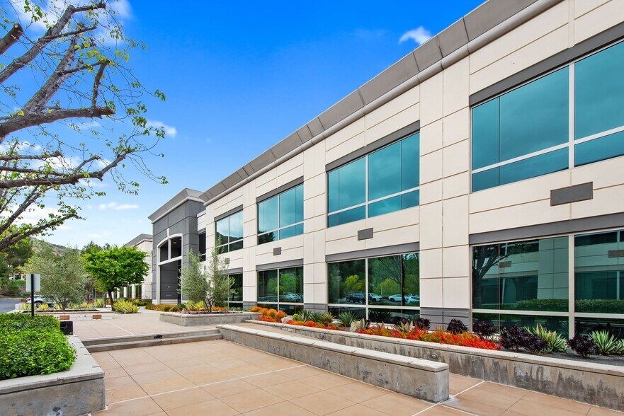 31111 Agoura Rd, Westlake Village, CA à louer - Photo du bâtiment - Image 3 de 17